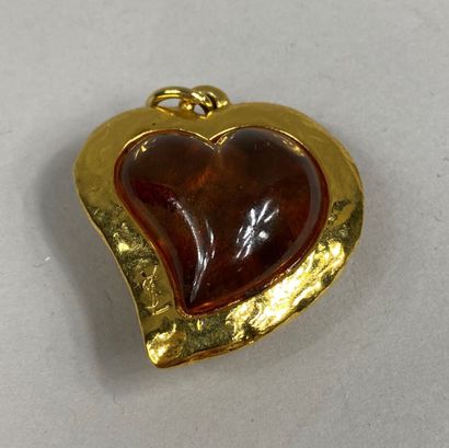  Yves SAINT LAURENT 
Important pendant in gilded metal with a heart decorated with...