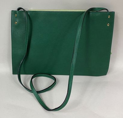  CHLOE 
Bag that can be used as a clutch, made of soft leather in two shades of green,...