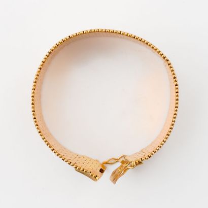  Articulated bracelet in yellow gold (750) formed of a mesh interlocking geometric...