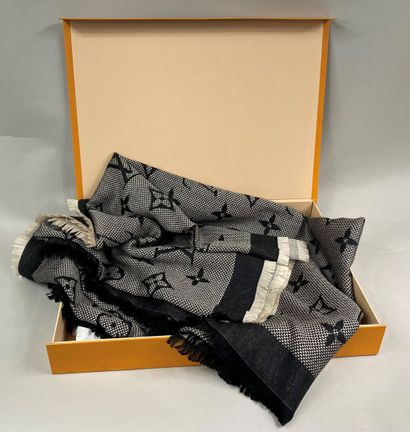  Louis VUITTON 
Wool and silk shawl with black and beige damask Monogram decoration...