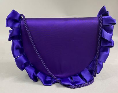  Christian DIOR Boutique 
Purple satin half-moon evening bag, snap closure, patch...