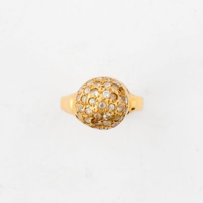  Yellow gold (750) ring paved with small faceted white stones 
Moroccan work 
Gross...