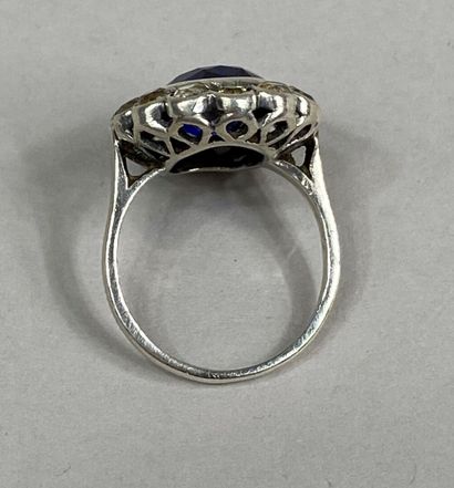  Silver (925) daisy ring set with an oval faceted blue stone in a circle of white...