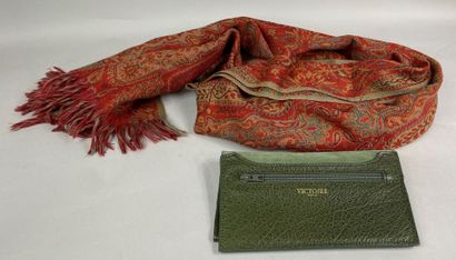PETRUSSE 
Scarf with cashmere pattern 
A...