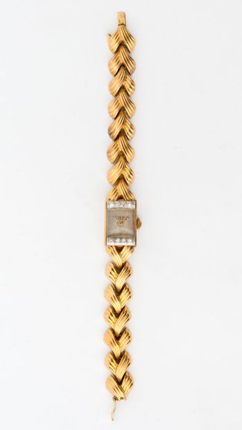  UNIVERSAL Genève 
Montre bracelet de dame en or jaune (750) et platine (850) 
Boîtier...
