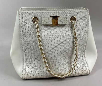  Salvatore FERRAGAMO 
White leather handbag with perforated patterns, inside two...