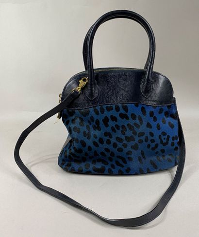  ESCADA 
Hand or shoulder bag in navy blue grained leather and blue tinted imitation...