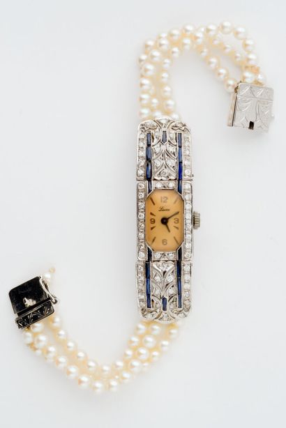  Montre bracelet de dame, boîtier et attaches en platine (850) pavés de diamants...