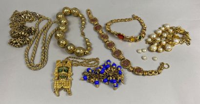  LEONARD, BOZAR, etc 
Lot of nine necklaces and long necklaces in gold metal with...