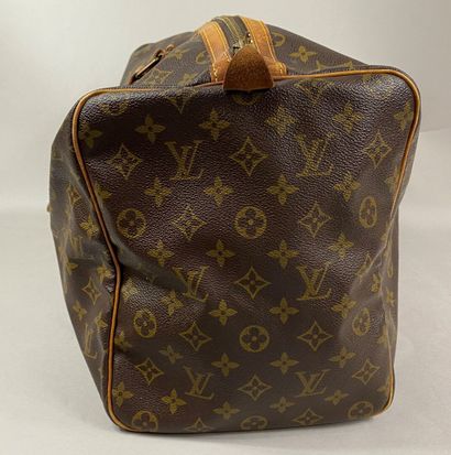  Louis VUITTON 
Soft travel bag 45 in monogram canvas, vintage 
Serial number 
45...