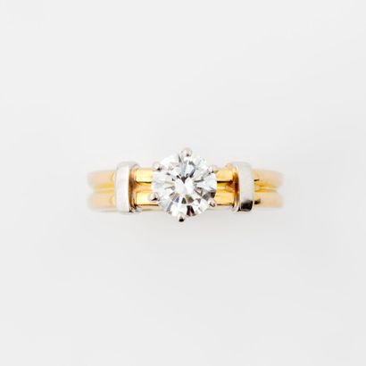  Solitaire ring in two-tone gold (750) set with a brilliant-cut diamond 
Approximate...