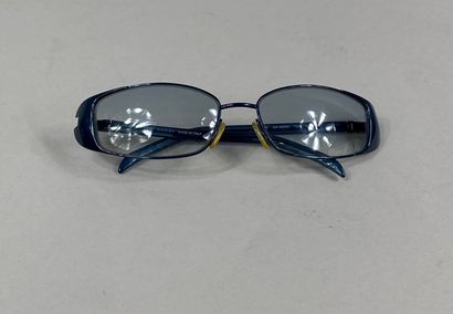 GUCCI 
Blue sunglasses, vintage 
(used c...