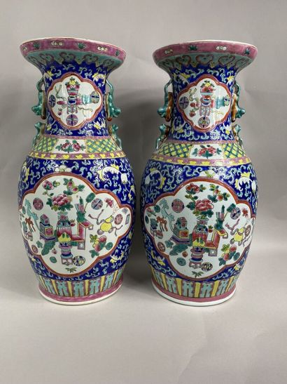  CHINA, 20th century 
Suite of two phoenix-tail shaped vases in polychrome enamelled...
