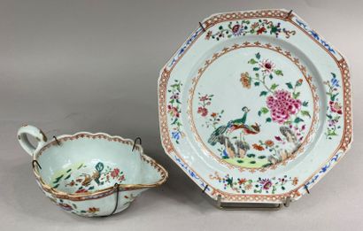  CHINA, India Company, 19th century 
Set including 
- a porcelain sauceboat decorated...