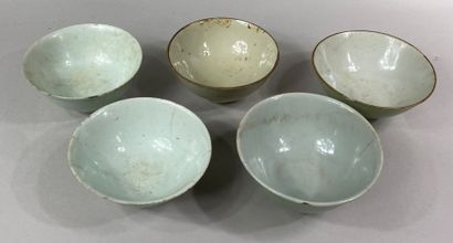  VIETNAM, 19th - 20th centuries 
Set of five celadon ceramic bowls. 
Mark for some...