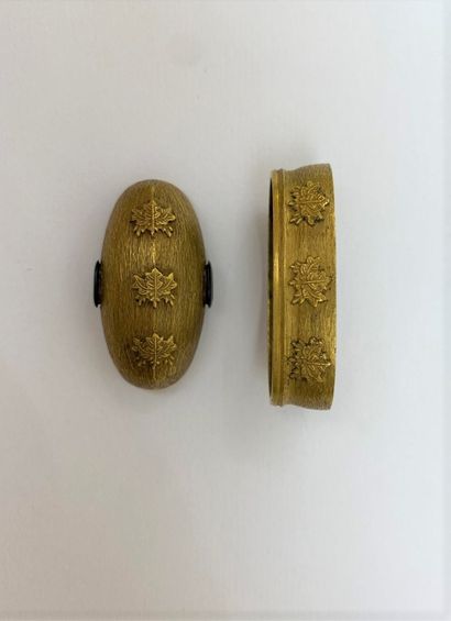  JAPAN 
Fuchi kashira in gilded brass (?) 
It is decorated with maple leaves in relief....