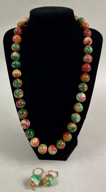  CHINA 
Half set of mineral pearls including a necklace and a pair of earrings. Clasp...