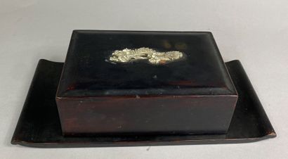  VIETNAM, THANH LE 
Cigarette box in lacquered wood and carved dragon in bone. Opening...