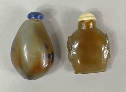  CHINA 
Set of two agate bottles / snuffboxes, one of which has shoulders decorated...