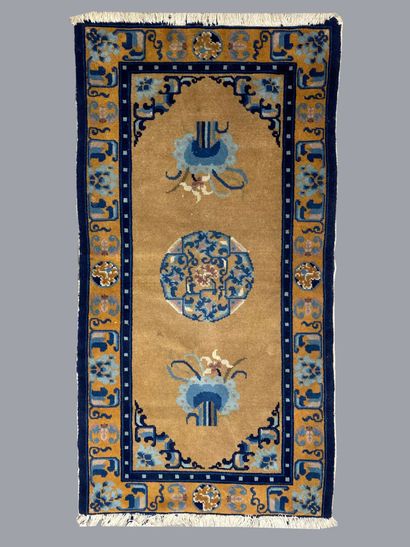  CHINA, 20th century 
Rectangular carpet decorated with bats, floral scrolls and...