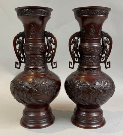  JAPAN, 20th century 
Pair of bronze vases with brown patina decorated with flowering...