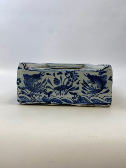  SOUTHERN CHINA / VIETNAM 
Blue and white porcelain scholar's tray. In the taste...