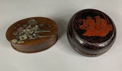 JAPAN, 20th century 
Covered round box in...