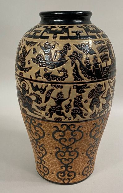  VIETNAM, BIEN HOA 
A baluster vase in glazed terracotta in ochre and black tones...
