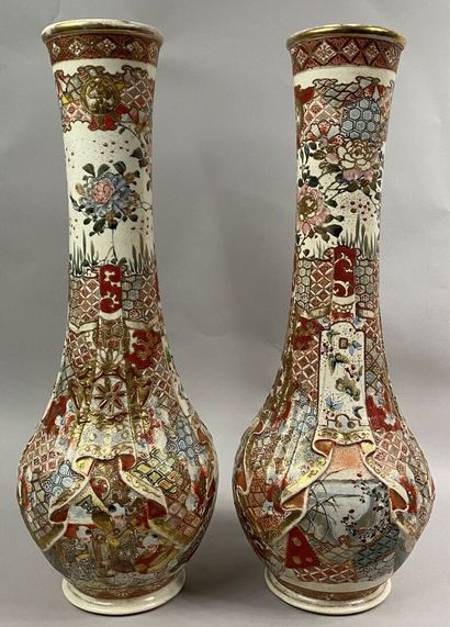  JAPAN, 20th century 
Pair of Satsuma earthenware piriform vases. Both rest on a...