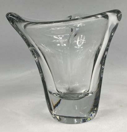 DAUM France 
Vase en cristal transparent...