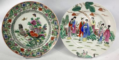 CHINE, XXe siècle 
2 assiettes en porcelaine...