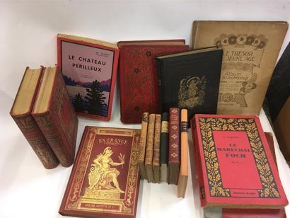 null Lot de livres dont le chateau périlleux de Walter Scott, le Maréchal Foch par...