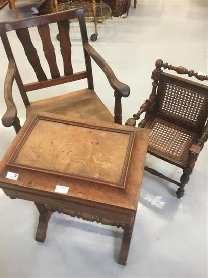 null Table travailleuse 19ème siècle
50 x 34 cm
H : 58 cm
Joint un petit fauteuil...