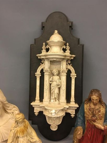 null Lot de 4 sculptures religieuses et un bénitier
H totale du bénitier : 62 cm...