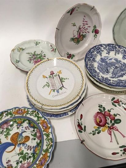 null Lot d'assiettes en porcelaine et faience