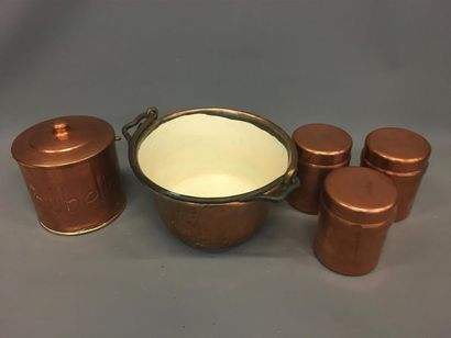 null Lot de cuivre comprenant une bassine, trois petits pots couverts et un pot ...