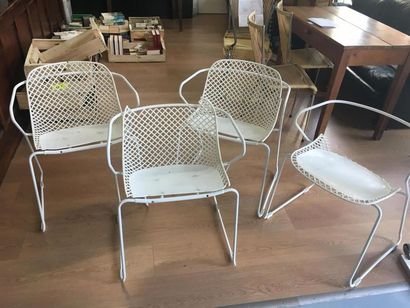 null Quatre chaises de jardin structue en métal laqué, assie en PVC (les assises...