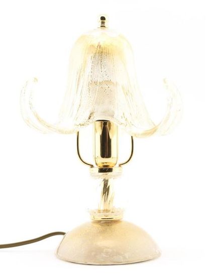 null Deux lampes de chevet en verre doré et laiton 
H : 30 cm