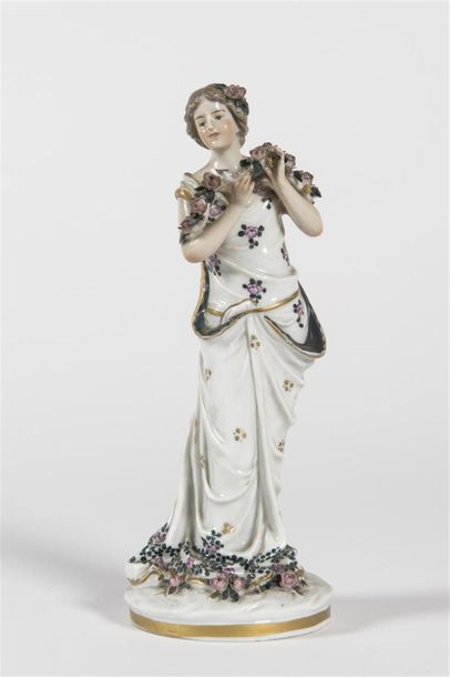 null Sujet en porcelaine polychrome jeune fillle à la couronne de fleurs
Saxe, fin...