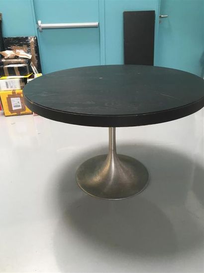 null Table dans le goût de Knoll piètement alu
Joint une rallonge
D : 118 cm