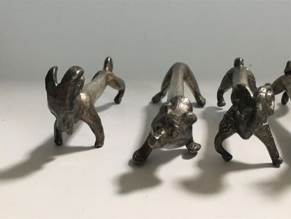 null Douze porte-couteaux en métal argenté représentant différents animaux (mouflon,...