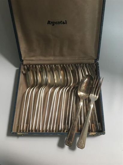 null Ménagère en métal argenté Art Déco 11 fourchettes et 12 cuillères