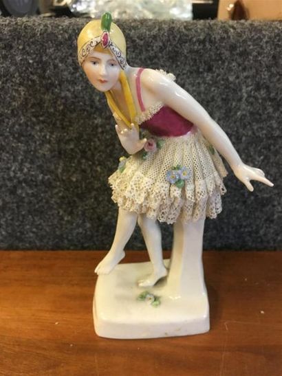 null Porcelaine de Saxe
Danseuses en porcelaine
H : 16,5 cm
H : 7,5 cm
(La petite...