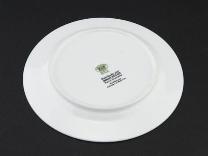 null Paul BOCUSE
Service de table en porcelaine à décor de fleurs de Pavots comprenant :...