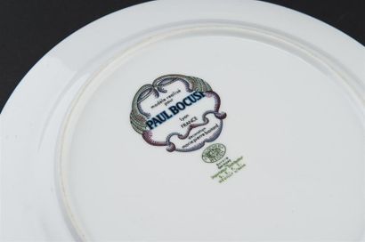 null Paul BOCUSE
Service de table en porcelaine à décor de fleurs de Pavots comprenant :...