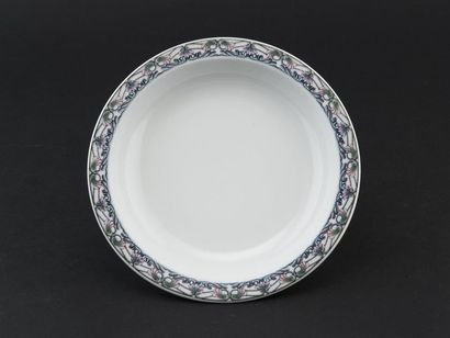 null Paul BOCUSE
Service de table en porcelaine à décor de fleurs de Pavots comprenant :...