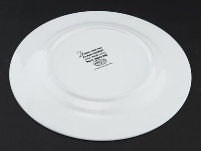 null Paul BOCUSE, 
Six grandes assiettes en porcelaine blanche, aile soulignée d'un...