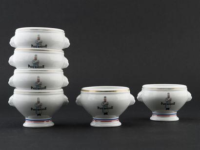 null Six bols de soupe à la truffe VGE, Elysée 1975 en porcelaine blanche.
Siglées...