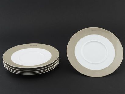 null Paul BOCUSE
Important service de table en porcelaine comprenant : Six grandes...