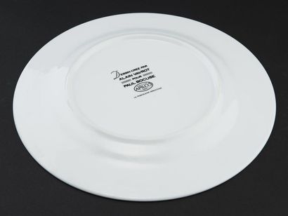 null Paul BOCUSE, 
Six grandes assiettes en porcelaine blanche, aile soulignée d'un...